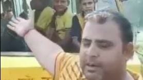 Varanasi: वाराणसी के स्कूल बस का वीडियो वायरल, खटारा बसों से स्कूल जा रहे बच्चे, ना शीशे, ना ही स्टेयरिंग ठीक Video of Varanasi's school bus goes viral, children going to school in Khatara buses, no mirrors, no steering
