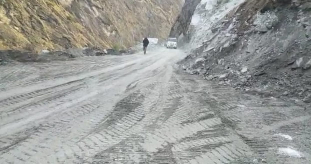 Chamoli Badrinath Highway Hill cutting work left half-incomplete under the Allweather Road project