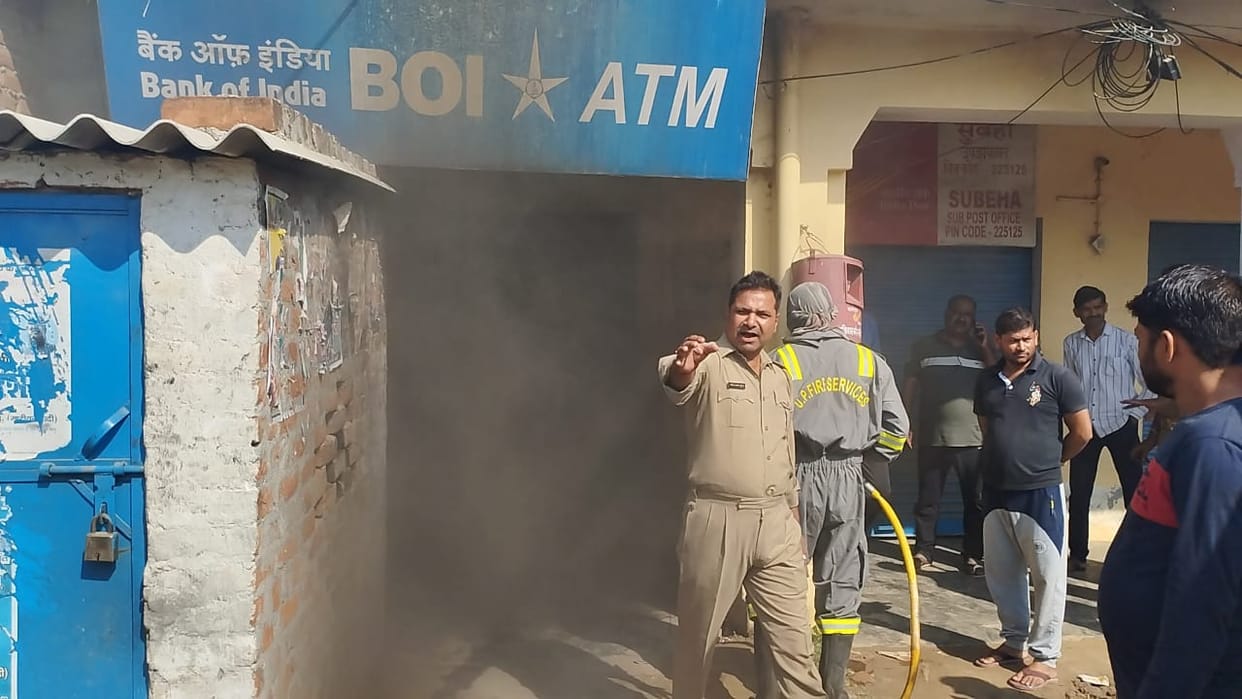 Barabanki News: Panic in bank fire, computer system burnt, cash safe