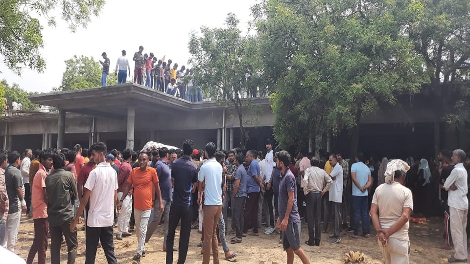 Funeral of gangster Dujana large number of people attended