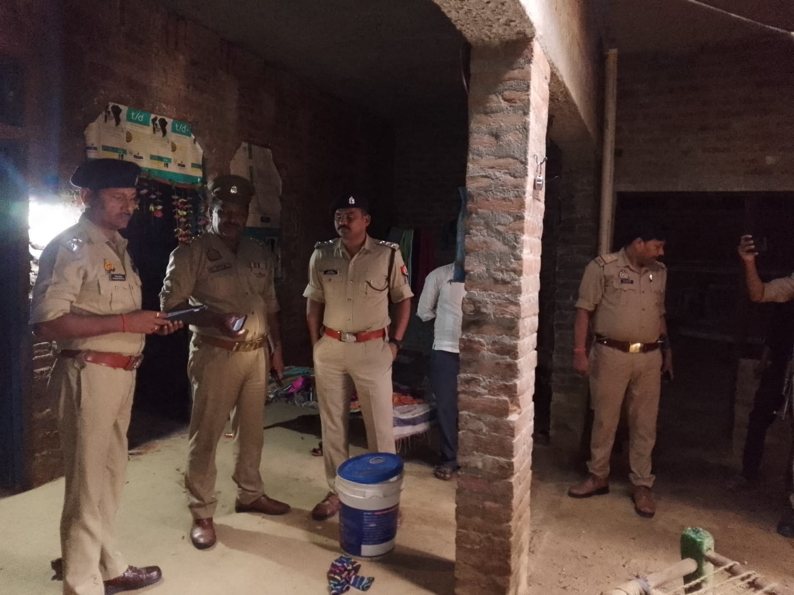 Son brutally murdered his father in Hamirpur, father ran away after saving his life, why the family is silent