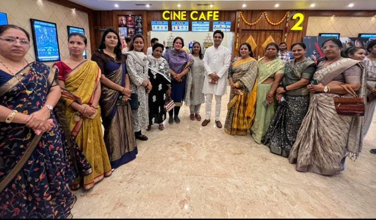 Women and girls reached Indore to watch the special show of the film Kerala Story