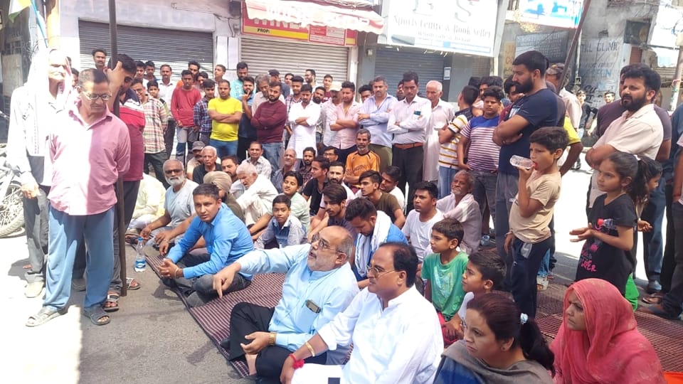 Kathua: People protest on opening of liquor shop in city  sit in protested whole night
