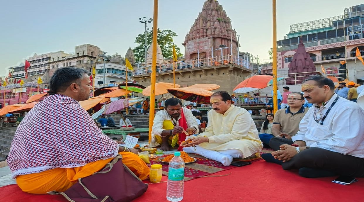 PM Modi mother Heeraben pind daan at Dashashwamedh Ghat varanasi