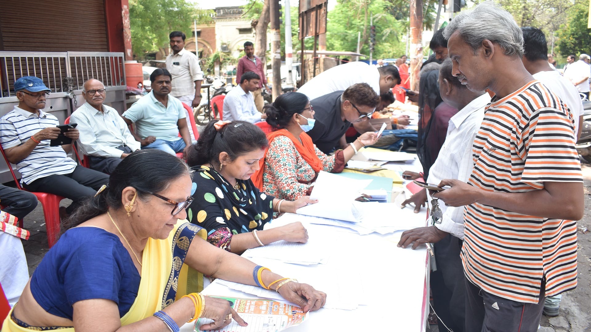Nikay Chunav 2023: Prayagraj lags in the state, only 31.45 percent voting, about five lakh people cast their v