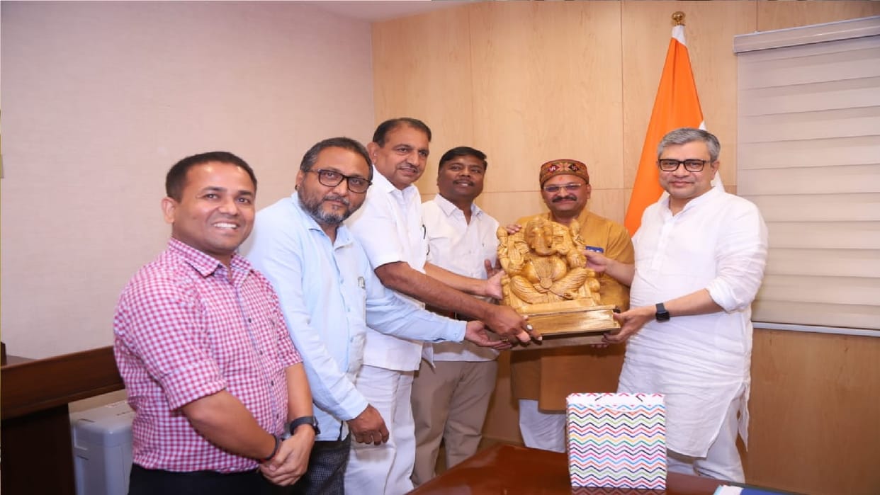 CG Rowghat Rail Line Project: BJP leaders met to Union Railway Minister in delhi