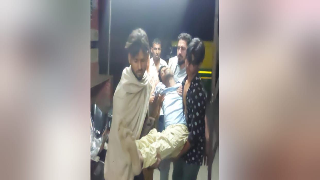 Conflict between two sides in a village of Saharanpur and 11 people have injured