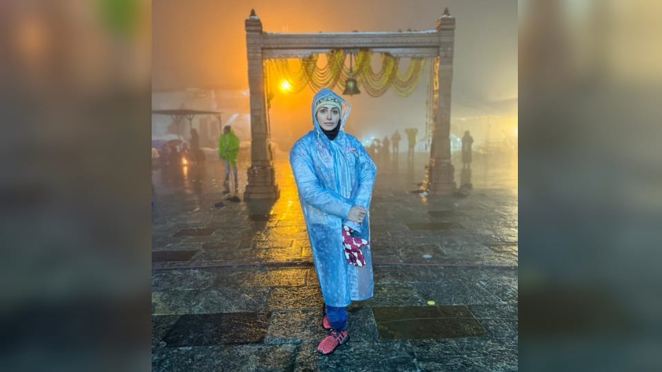 kedarnath dham yatra South Indian Actress Nandini Rai reached dham by walking after Helicopter not run