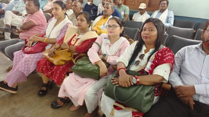 Bihar: Mahasammelan in protest against new teacher manual, Rajyakarma status, demand for equal pay for equal