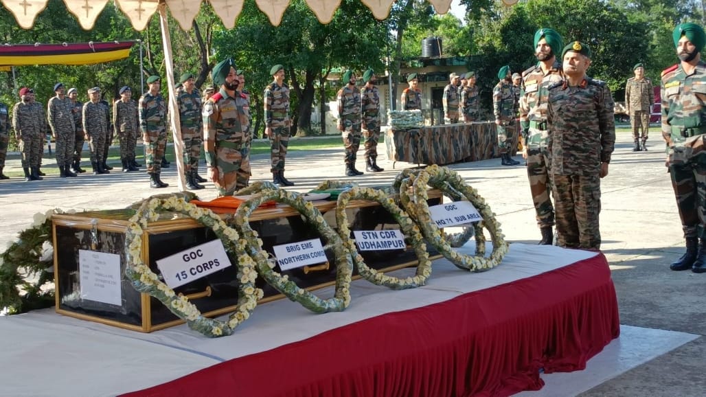 udhampur: Lt Gen Upendra Dwivedi gave paid homage to Pabballa Anil in solemn wreath laying ceremony