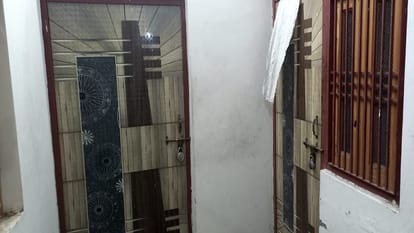 वही कमरा जहां लटका मिला डी फार्मा छात्र का शव