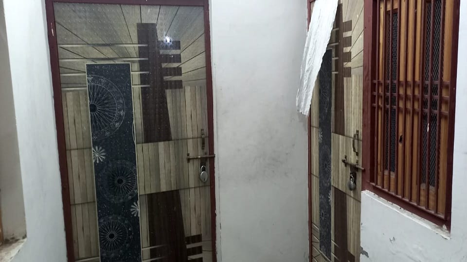 Sorry mummy, sorry papa...D Pharma student hanged after writing on the walls