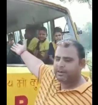 Video of Varanasi's school bus goes viral, children going to school in Khatara buses, no mirrors, no steering