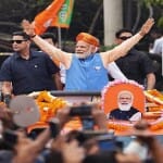 कर्नाटक के बेंगलुरु में प्रधानमंत्री नरेंद्र मोदी को रोड शो।