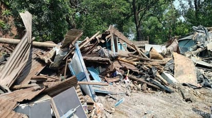 Bulldozer demolishes illegal shops near railway station in Pilibhit