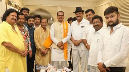 Indore: मुख्यमंत्री से आधे घंटेे सत्तन की बंद कमरे में चर्चा, बोले- संगठन की खामियों को खूबियों मेें बदलो Sattan discussed with the Chief Minister in a closed room for half an hour, said- convert the flaws of the or