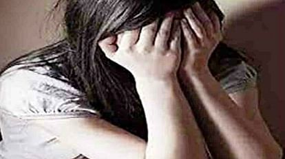 Satna Crime: पार्टी में कोल्ड ड्रिंक पिलाकर युवती से दुष्कर्म, वीडियो बनाकर करने लगा ब्लैकमेल, आरोपी गिरफ्तार Satna Crime Rape of a girl after giving cold drink in the party started blackmailing her by making video