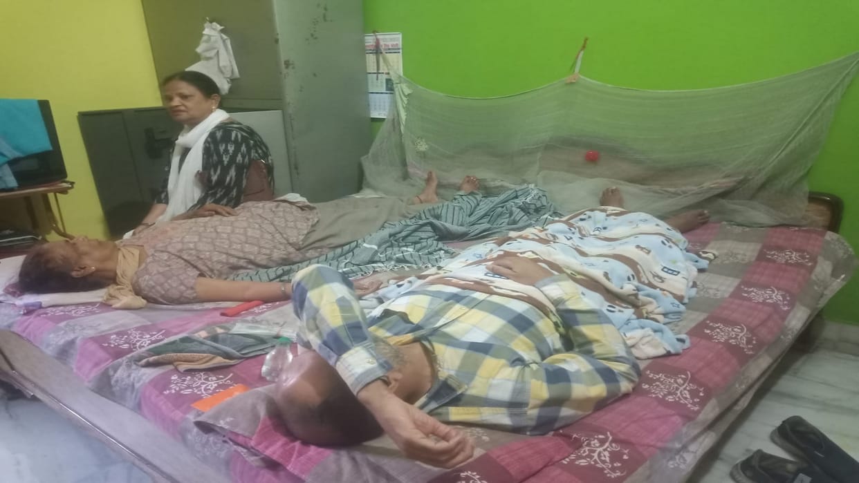 Retired bank manager sick wife and divyanga son were robbed in Bareilly