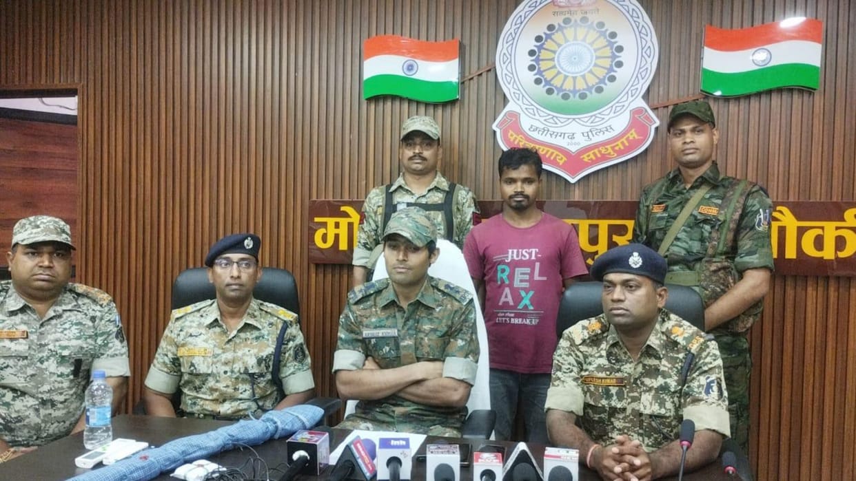 chhattisgarh Police arrested one lakh rewardee Naxalite in MMA