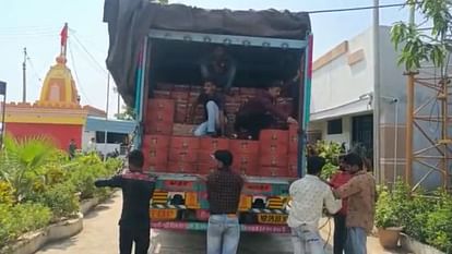 Dhar Crime Illegal liquor worth Rs 71 lakh including truck seized in Gandhwani