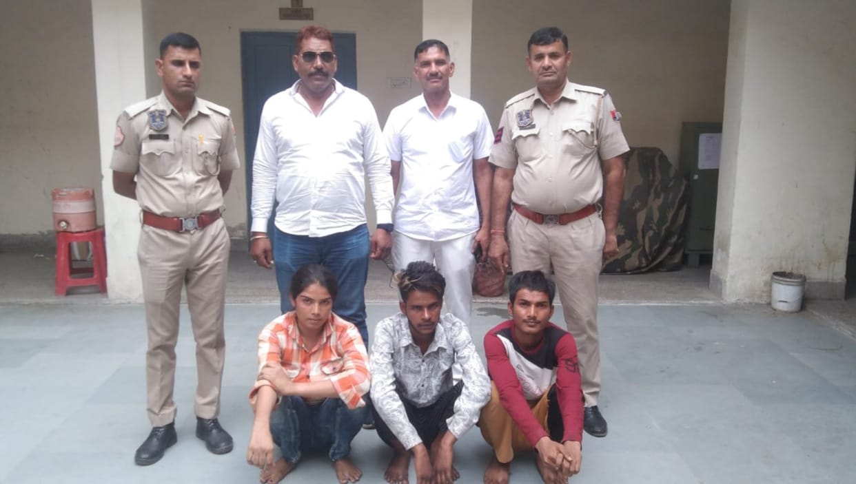 Three thieves including eunuchs caught by police in Jaipur gold and silver jewelery including cash recovered