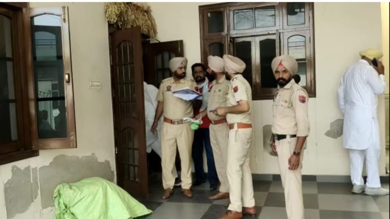 Muktsar: First shot wife in head with revolver, then shot and committed suicide