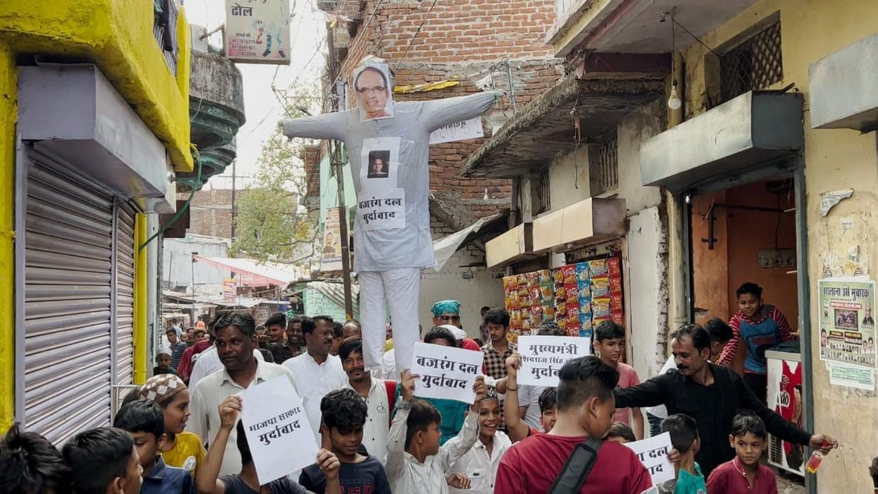 Protest against CM Shivraj over Bajrang Dal vandalism at Congress office in Jabalpur