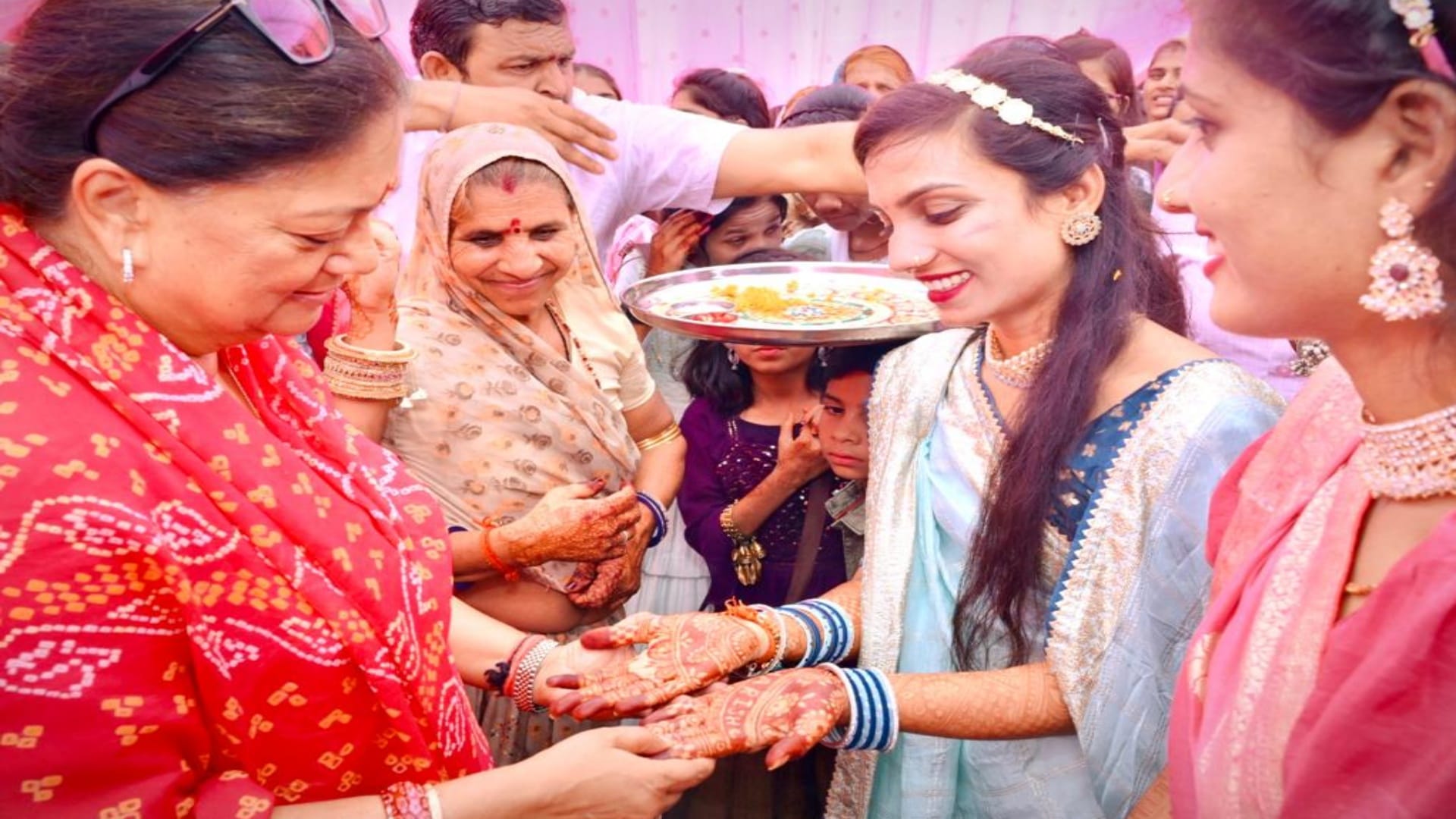 सम्मेलन में पहुंचीं वसुंधरा राजे
