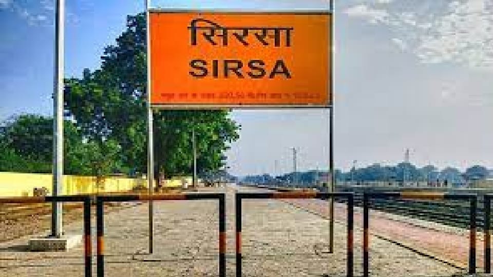 Fire broke out in fruit store building at Parshuram Chowk in Sirsa