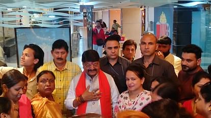 Indore: भाजपा महासचिव विजयवर्गीय बोले- तुष्टीकरण की नीति के कारण कांग्रेस इस देश में अल्पसंख्यक हो गई BJP General Secretary Vijayvargiya said – Congress has become a minority in this country due to the policy of
