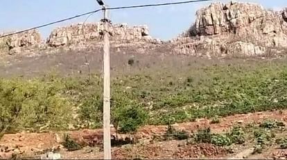 Bageshwar Dham: बागेश्वर धाम की पहाड़ी पर अर्धनग्न अवस्था में मिली महिला की लाश, जांच में जुटी पुलिस Dead body of a woman found in semi-naked state on the hill of Bageshwar Dham