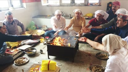 Cricket World Cup 2023: इंद्रुनाग से मौसम साफ रखने की प्रार्थना करेगी एचपीसीए, 26 को पूजा और हवन Cricket World Cup 2023 in HPCA Cricket Stadium Dharamshala HPCA officials will worship Indrunag deity