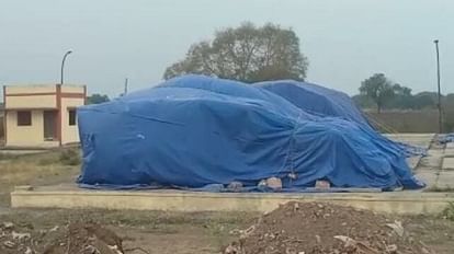 Ujjain: परिवहन के इंतजार में ही खराब हो गया 250 मीट्रिक टन गेहूं, औने-पौने दामों में बेचकर लगाएंगे ठिकाने Ujjain: 250 metric tonnes of wheat spoiled while waiting for transportation, will be sold at throwaway prices