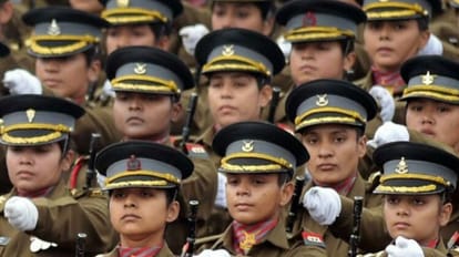 Defence: अब टेरिटोरियल आर्मी के महिला अधिकारियों की भी एलओसी पर होगी तैनाती, रक्षा मंत्री ने दी मंजूरी Rajnath Singh approves posting of women officers of Territorial Army along LoC with Pakistan
