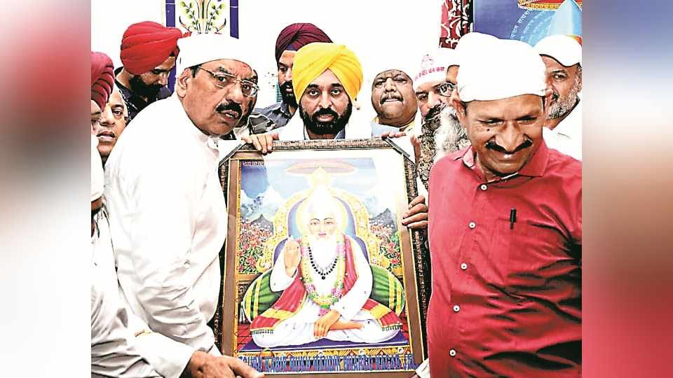 Punjab CM Bhagwant Mann paid obeisance at Satguru Kabir temple in Jalandhar