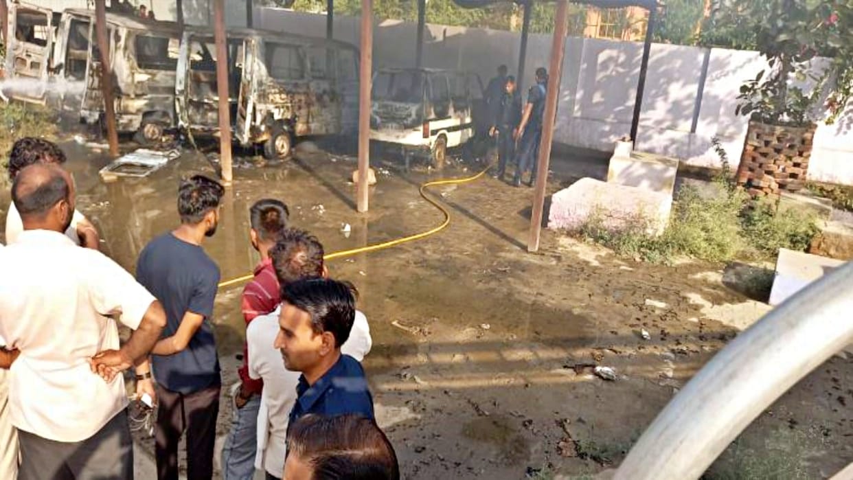 Four ambulances standing in Bharatpur district RBM hospital burnt to ashes