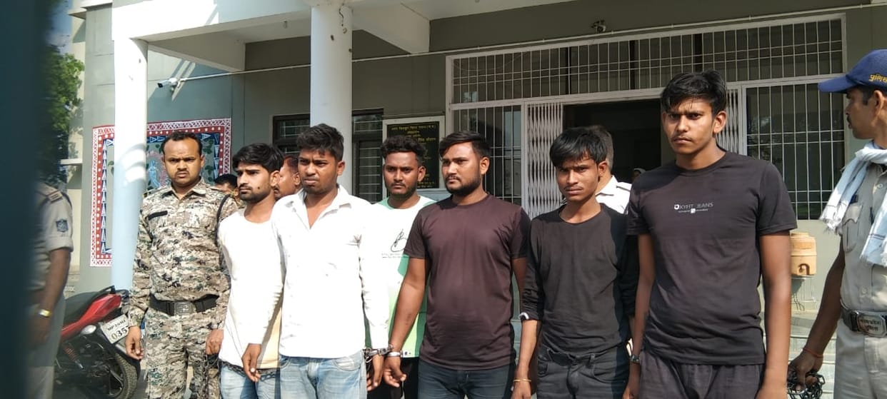 Gang rape of teenager on boat in Chitrakoot, kept robbing Asmat in turn,  fear among pilgrims