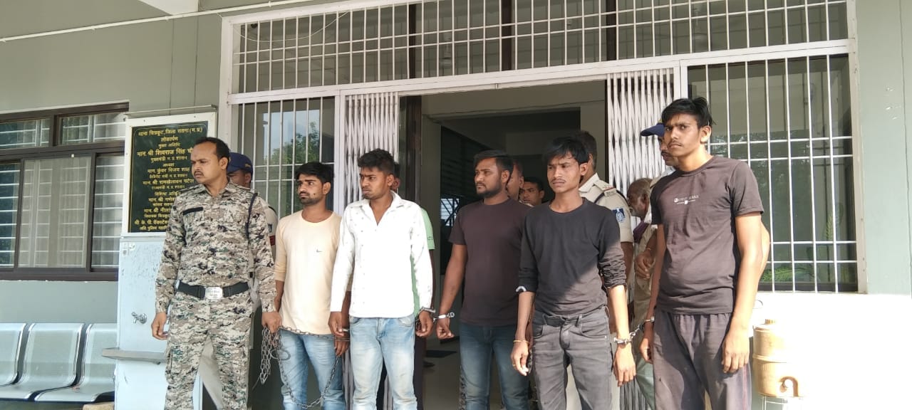 Gang rape of teenager on boat in Chitrakoot, kept robbing Asmat in turn,  fear among pilgrims