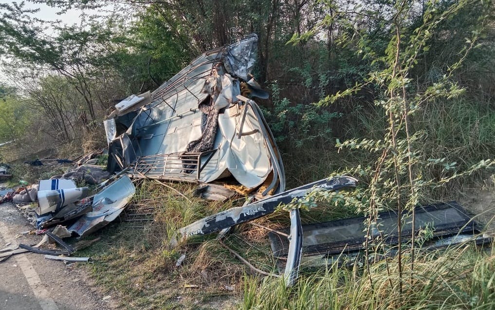 Jalaun Accident, Collision with an unknown vehicle, the testicles of the bus were blown away, the painful deat