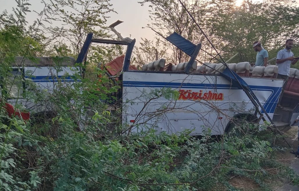 Five people died in Jalaun road accident
