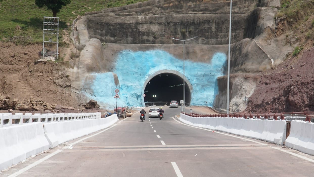 Sensors indicating amount of smoke gases visibility will be installed in kiratpur nerchowk four lane tunnel