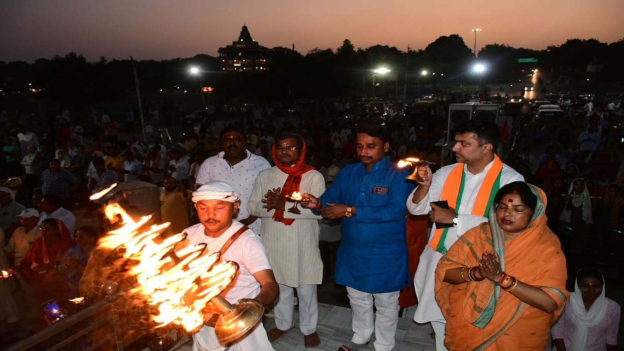 Ganga Aarti performed on the birthday of Deputy CM Keshav Prasad, conch shell done in Beni Madhav