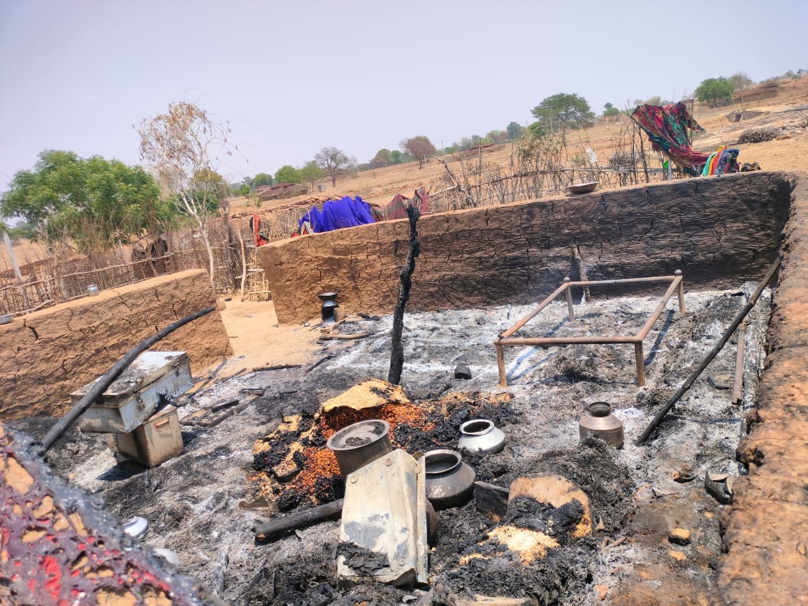 Mirzapur: A sudden fierce fire broke out in the shanty, a two-year-old child sleeping inside was burnt to deat