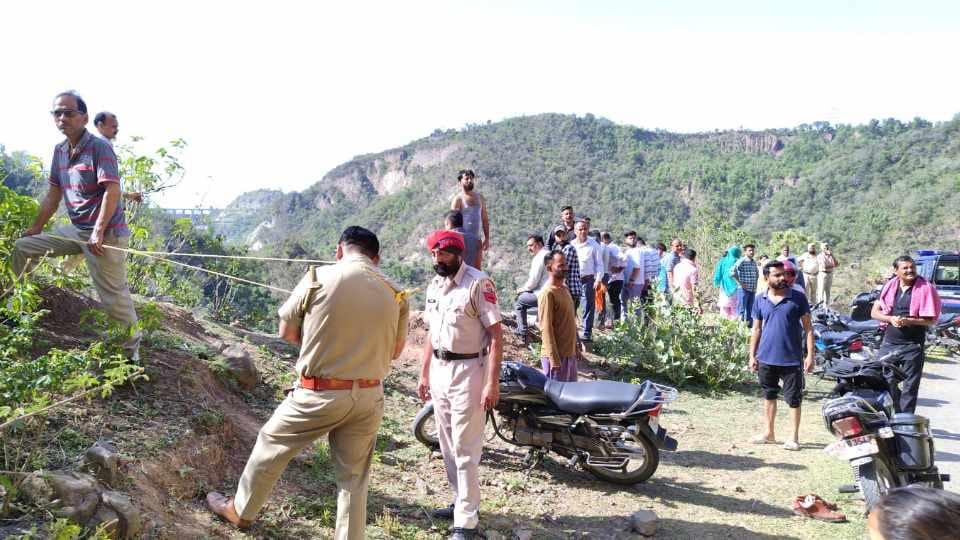 Car fell into 200 feet deep gorge in Pathankot of Punjab