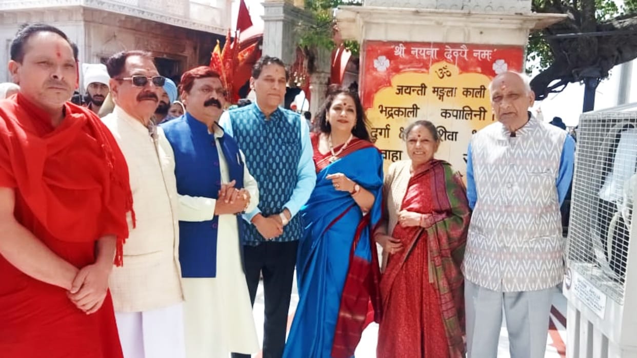 Chief Secretary Prabodh Saxena pays obeisance at Mata Naina Devi Mandir Bilaspur