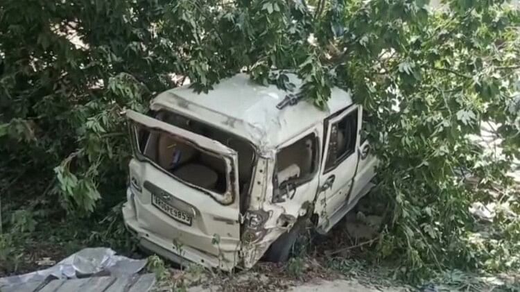 Bihar News: मुजफ्फरपुर में बारात से लौट रही कार अनियंत्रित होकर 50 फिट नीचे खाई में गिरी, एक की मौत, तीन घायल