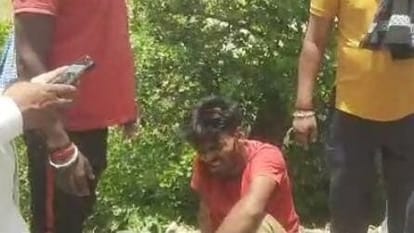 Ballia Accident: पिकअप और बाइक की टक्कर में बाइक सवार की मौत, दूसरा घायल Ballia Accident: Bike rider killed in pickup and bike collision, another injured