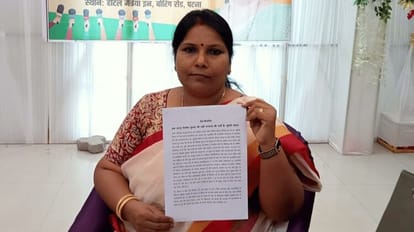 Bihar : जदयू की पुरानी साथी और राजद के मंत्री की बहन सुहेली मेहता अब भाजपा में खिलाएंगी कमल Bihar News: Nitish Kumar's old colleague and RJD minister Alok Mehta's sister Suheli Mehta joins BJP, Modi