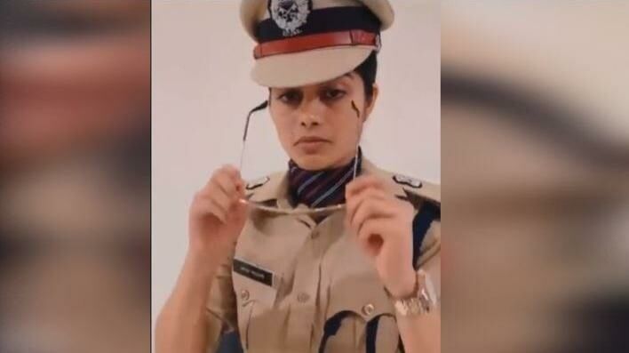 mainpuri jail superintendent komal mangalani Singham style viral after abused constable from stage