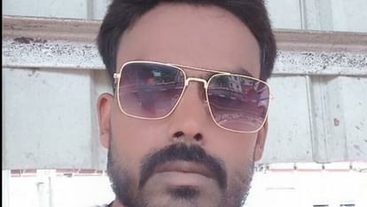 Ballia Accident: Tired of domestic discord, the young man committed suicide, the dead body was found hanging f